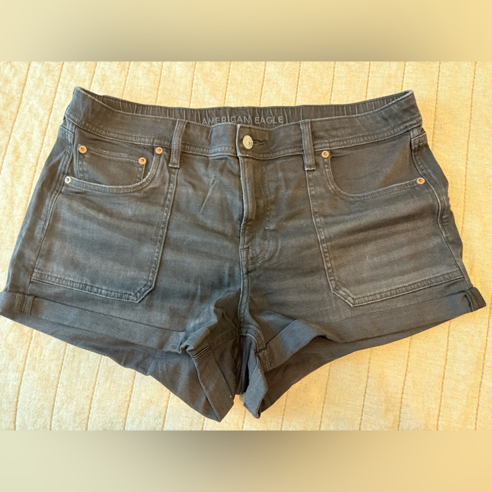 American Eagle black shorts